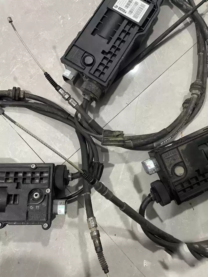 Applicable to BMW 7 Series X5 X6 740 730 X6E70 71F15 16 Handbrake Module Electronic Handbrake Module - Image 4