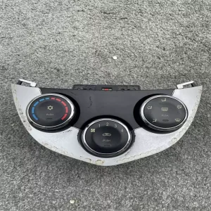 Adapt to Haima M3 air conditioner switch panel assembly heating and cooling control panel original car-removal parts