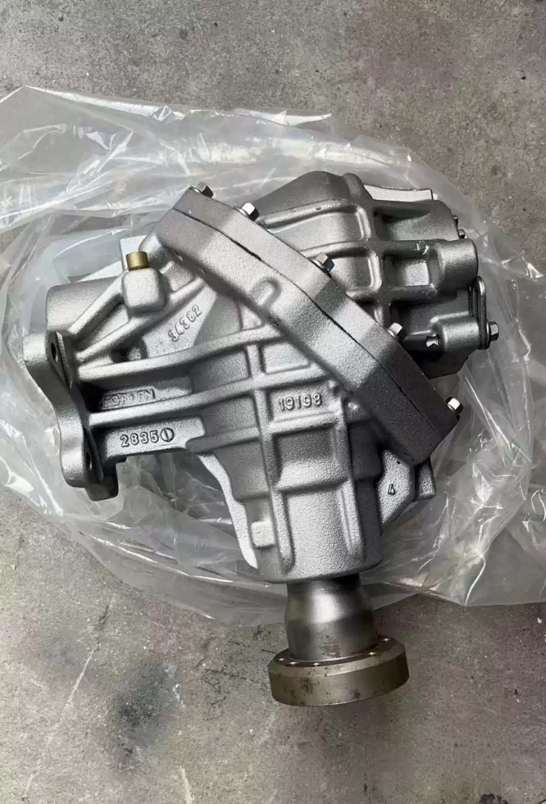 Applicable to Volvo XC90 XC60 s80 s60 s90 Transfer Case Front and Rear Differential Transfer Case Assembly - Image 5