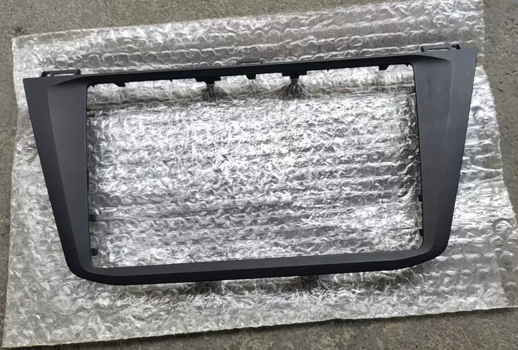 Tiguan L central control face frame Volkswagen Tiguan L original car screen face frame Original car CD machine face frame Panel mask removal parts - Image 4